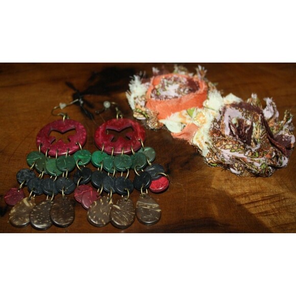 Woman's Colorful Boho Dangle Earrings Bow Center Maroon Green Pink Black Jewelry - Picture 1 of 3